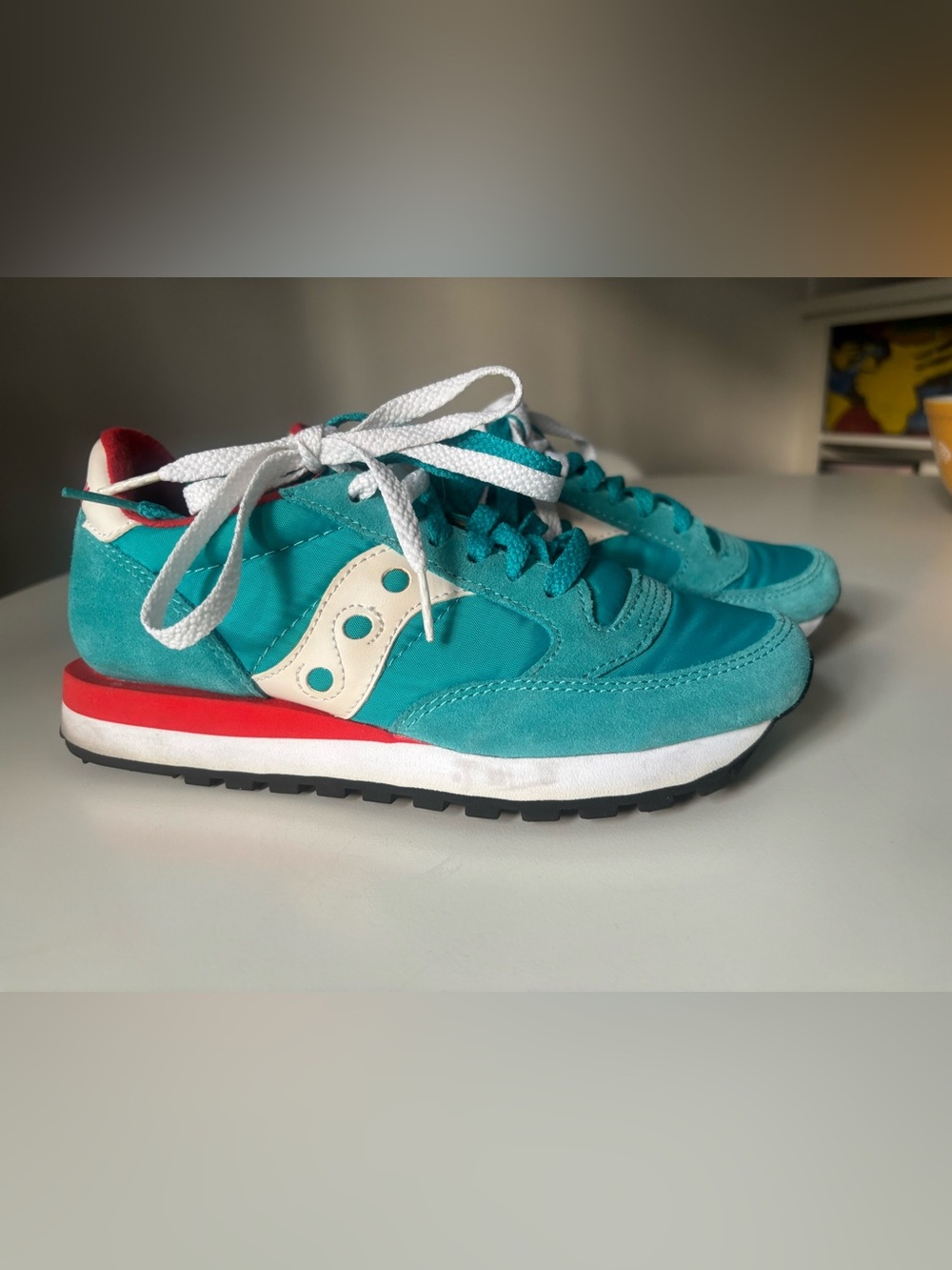 Saucony Teal and Cream Retro Running Sneakers with Red Accent / SIZE 6.5